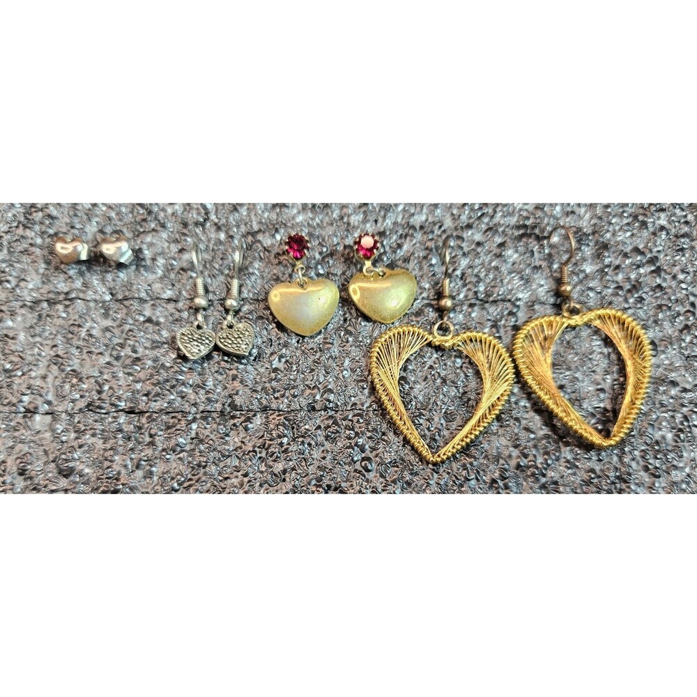Set of 4 Various Heart Themed Earrings Valentine's Day Dangle & Stud (read)
